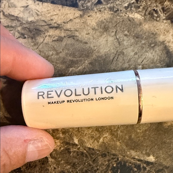 Makeup Revolution Fast Base Stick Foundation F17 - Picture 1 of 5